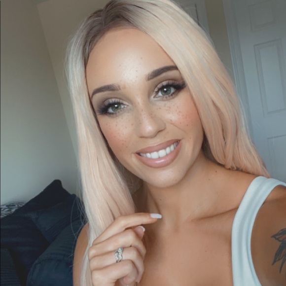 Meet your Posher, Emily - Picture 1 of 1